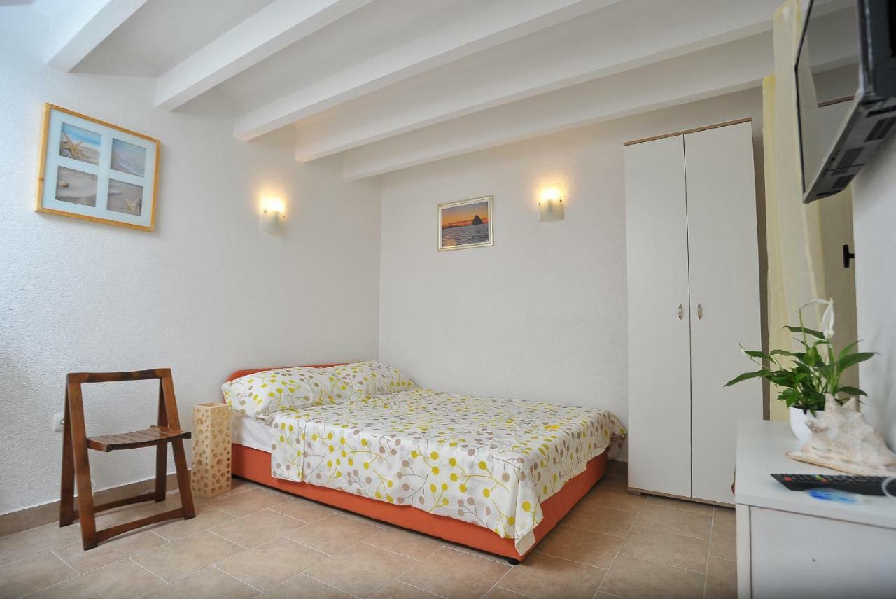 Apartments Sonia & Ana Trogir Exterior photo